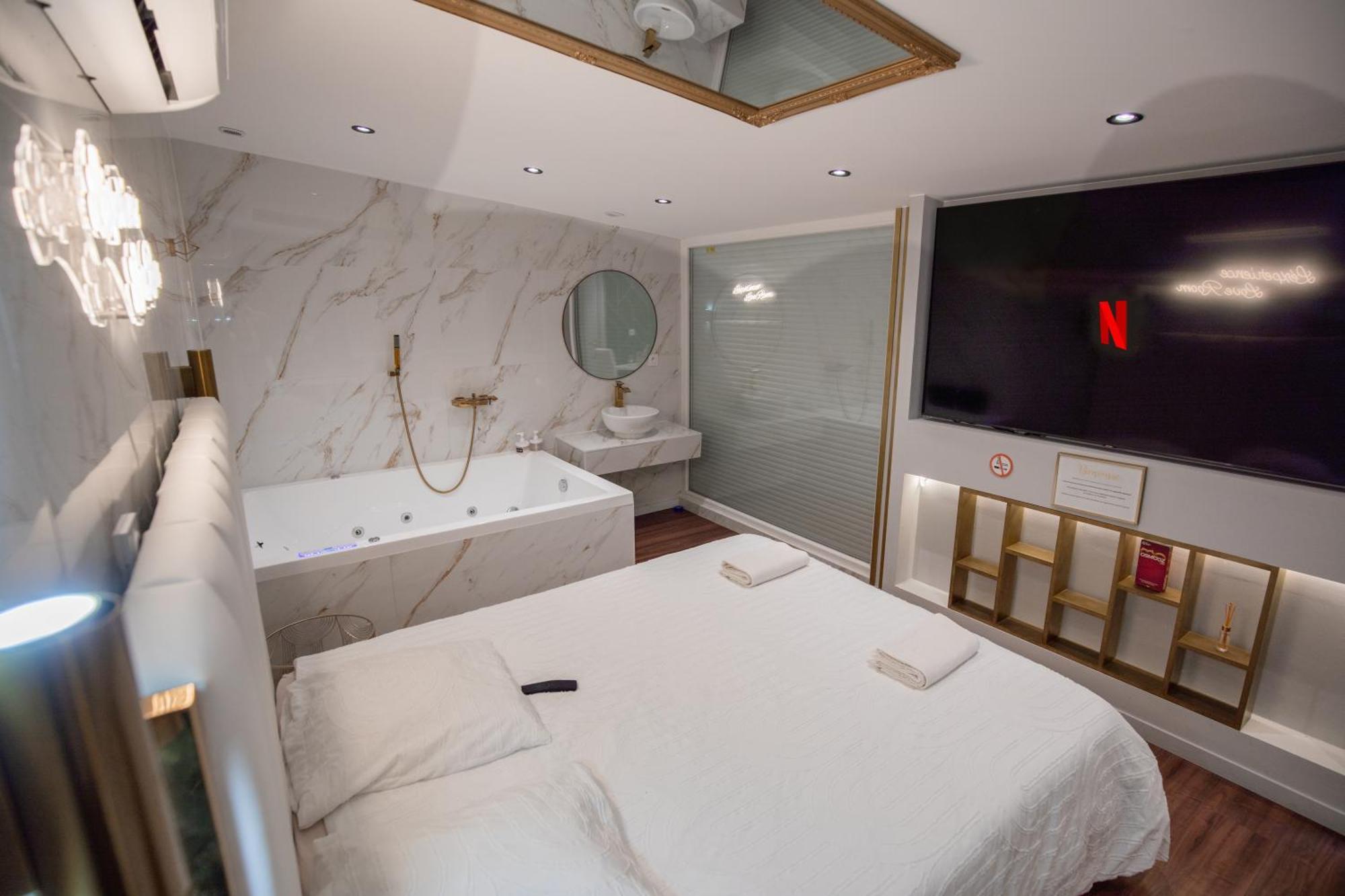 L'Experience Love Room Saint-Jean-Bonnefonds Экстерьер фото