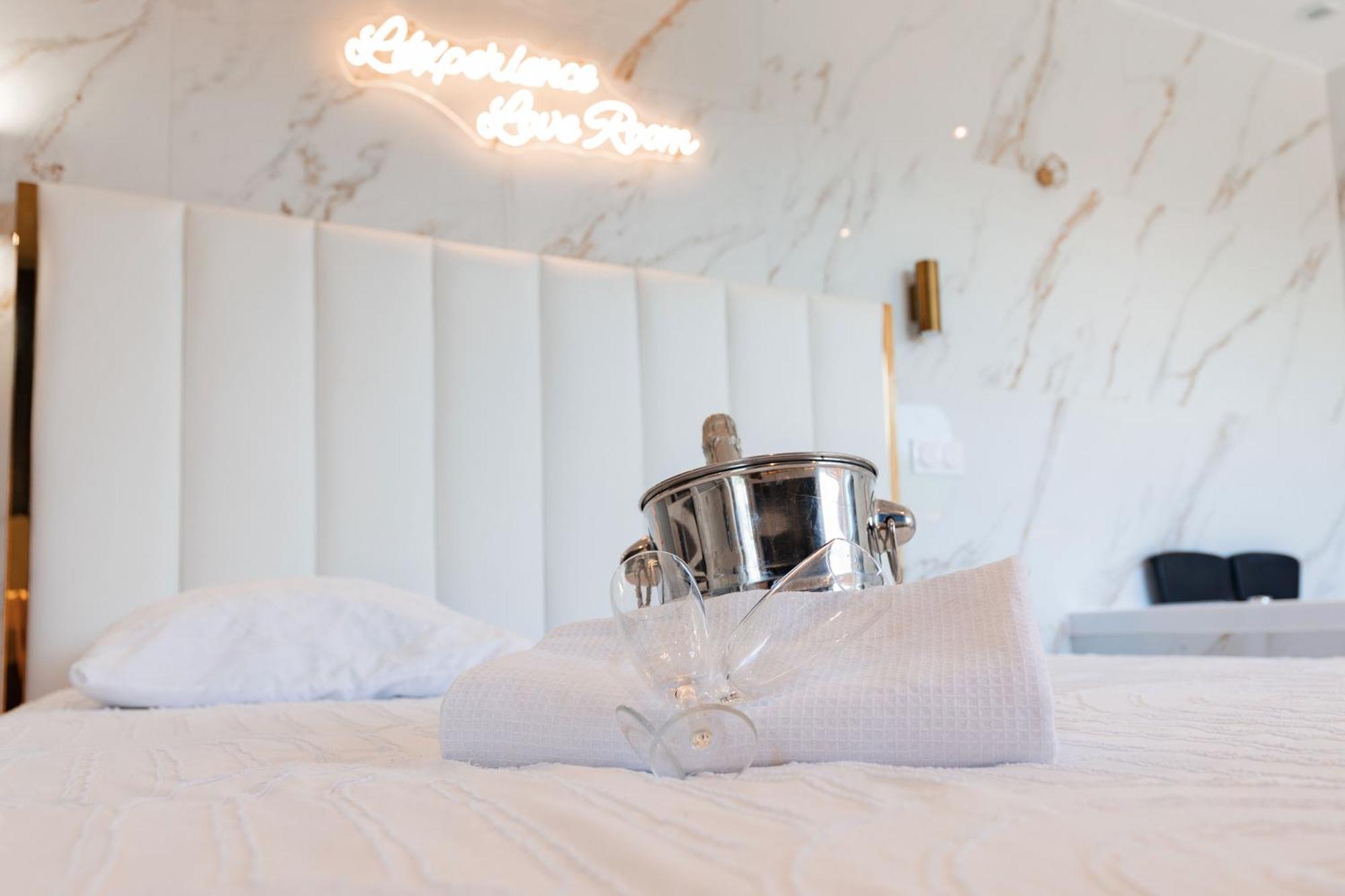 L'Experience Love Room Saint-Jean-Bonnefonds Экстерьер фото