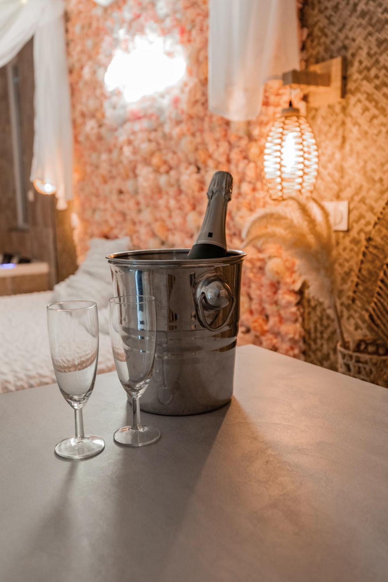 L'Experience Love Room Saint-Jean-Bonnefonds Экстерьер фото