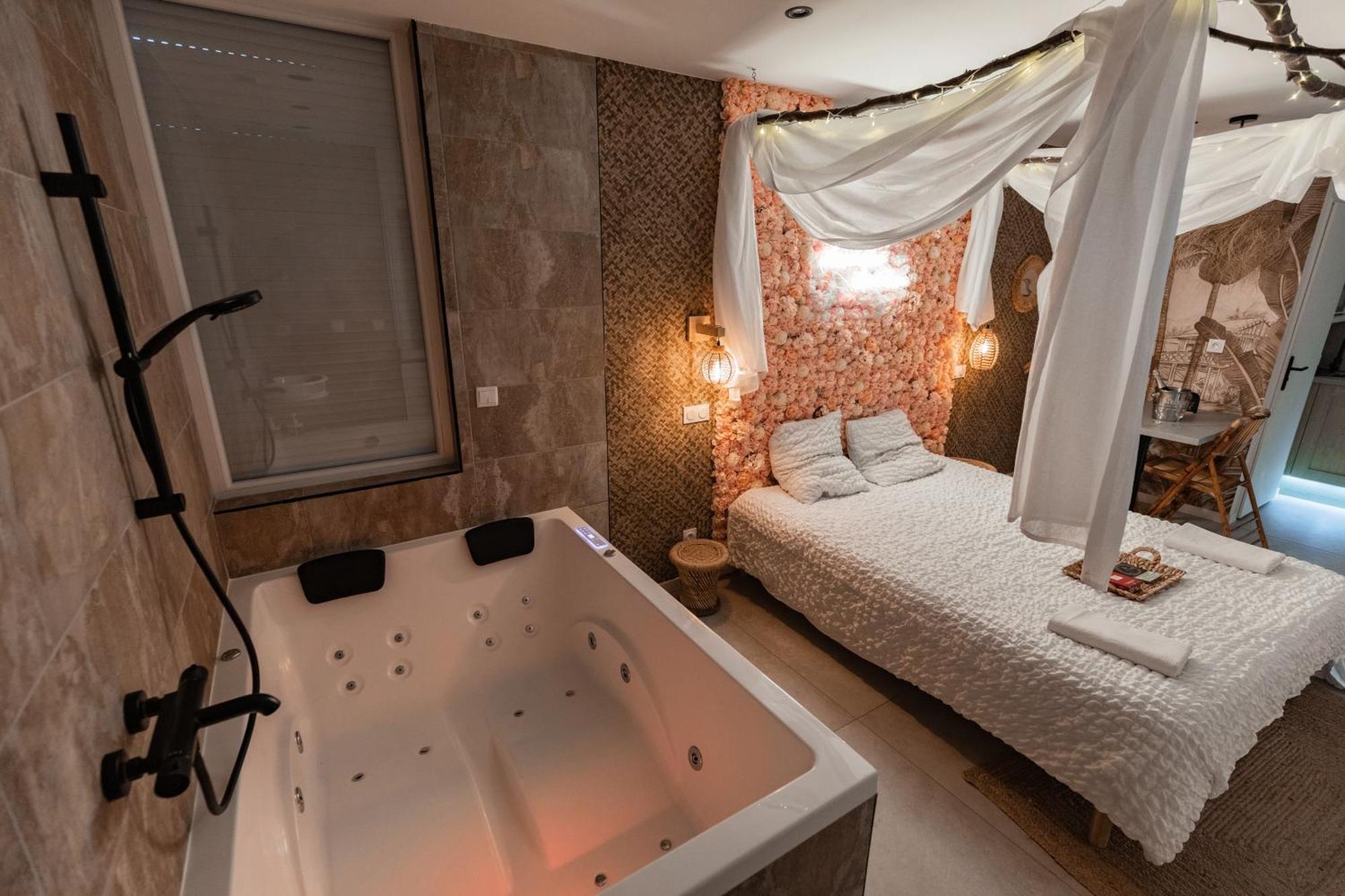 L'Experience Love Room Saint-Jean-Bonnefonds Экстерьер фото