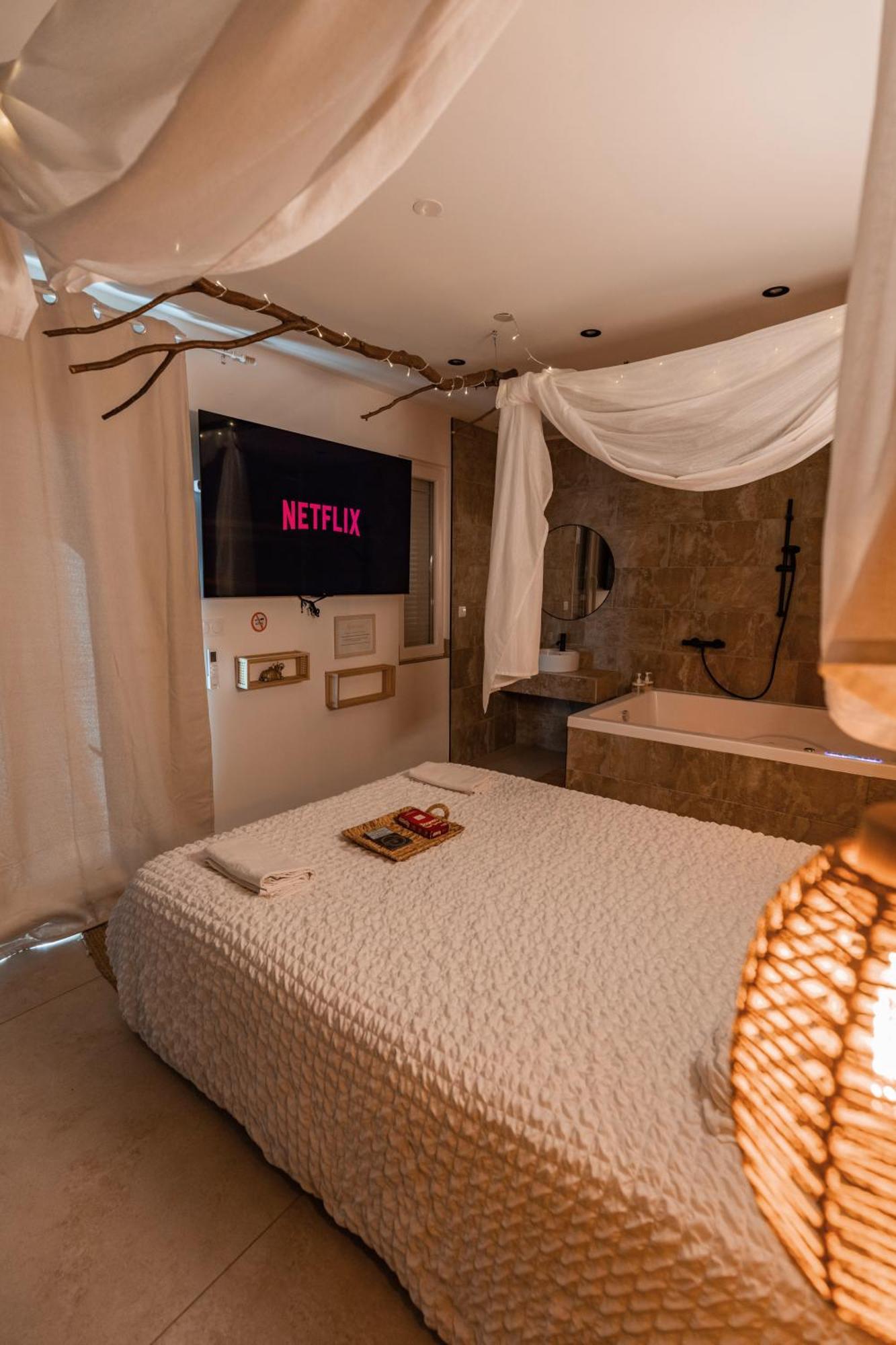 L'Experience Love Room Saint-Jean-Bonnefonds Экстерьер фото