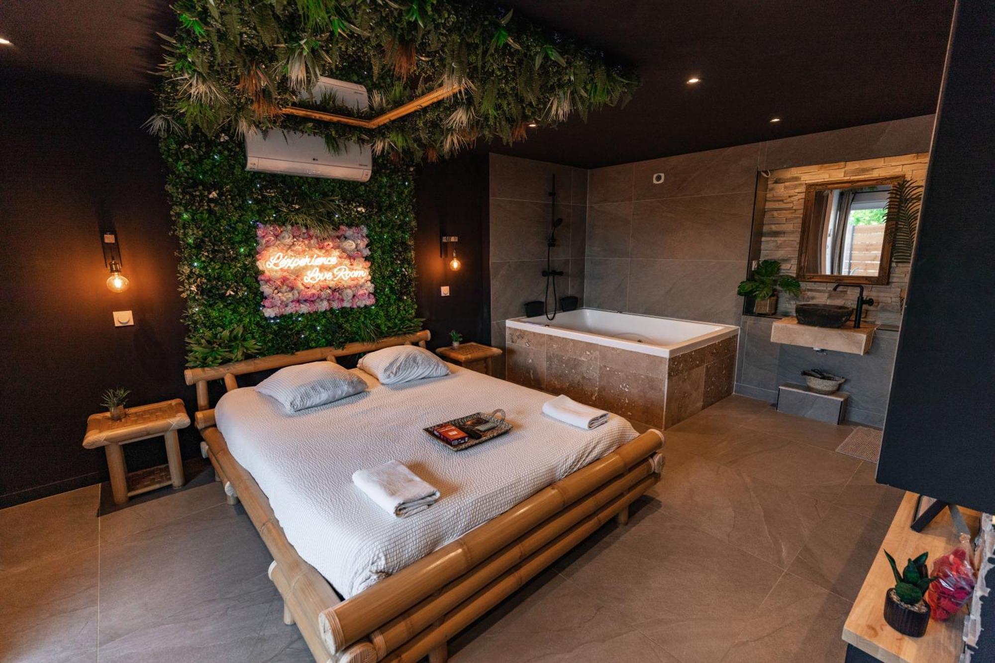 L'Experience Love Room Saint-Jean-Bonnefonds Экстерьер фото